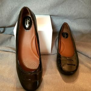 Clarks Artisan size 10 black buckeled cushioned flats